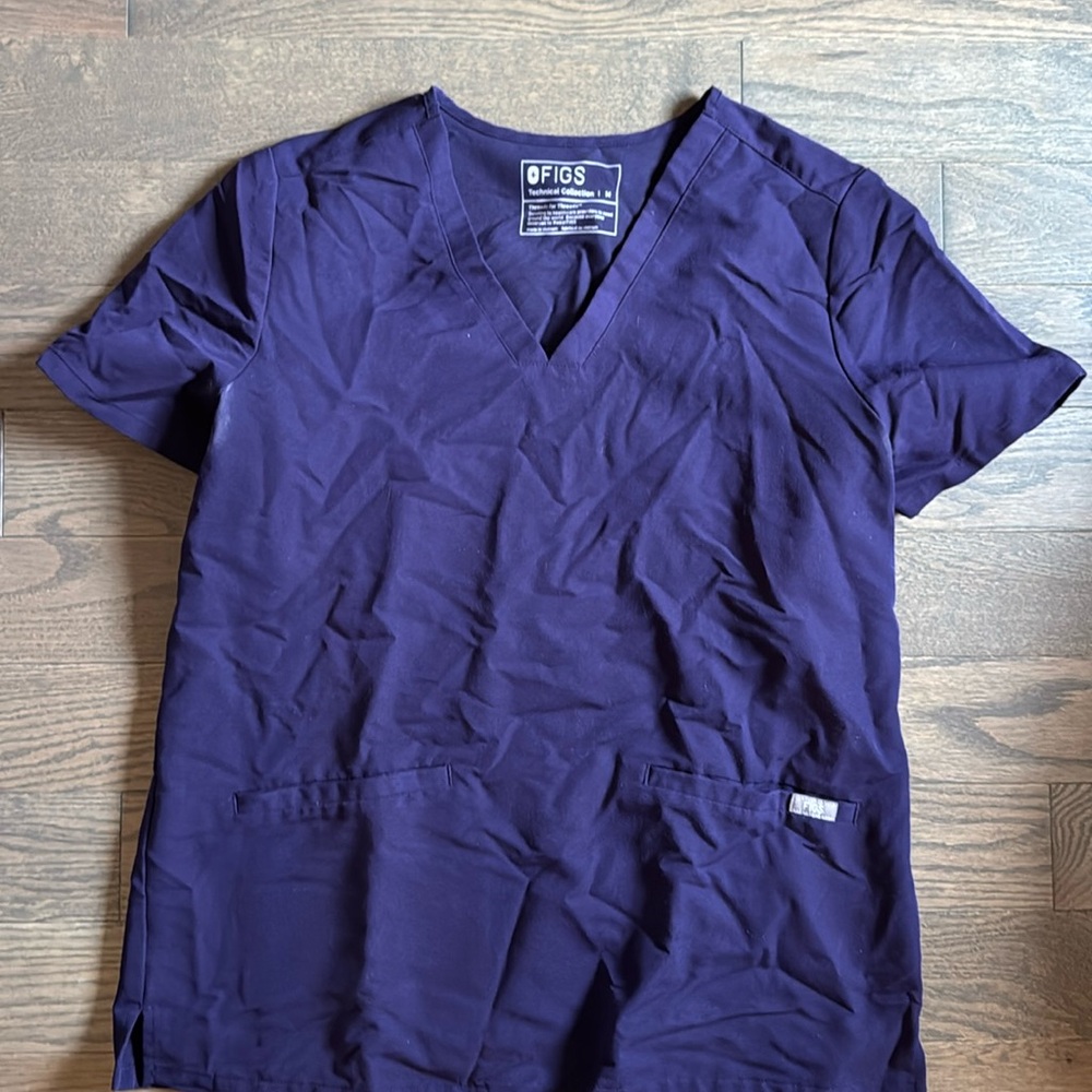 Figs scrub top